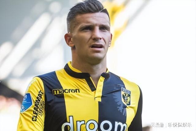 一位表现出 一位表现出