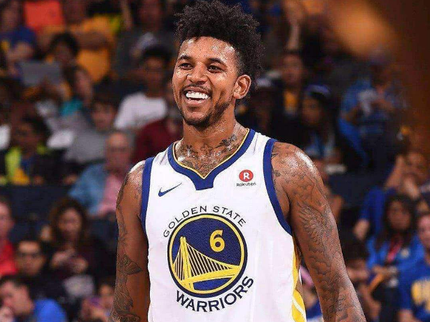 宽幅站位 宽幅站位