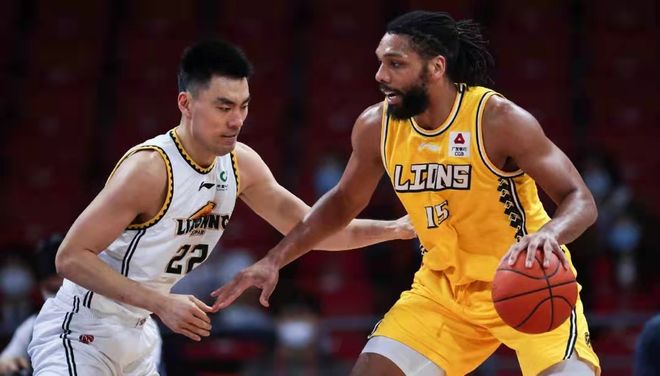 成了赛场外 成了赛场外